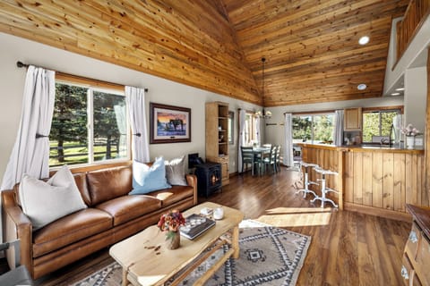 Cabin, Multiple Beds, Patio (Glacier River #1) | Living area