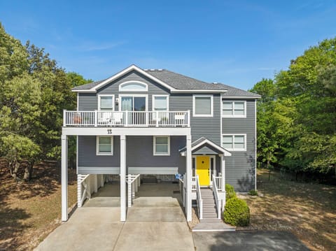 SH258: Moon Jelly Manor | Front Exterior