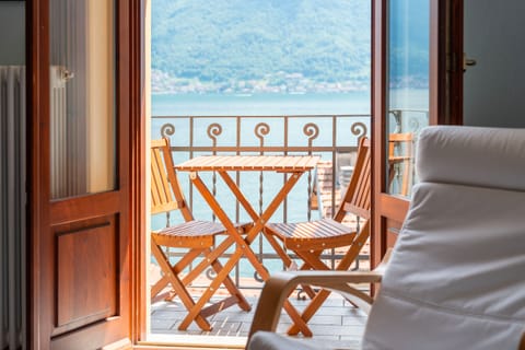 Apartment, 1 Bedroom, Balcony, Lake View | Interior