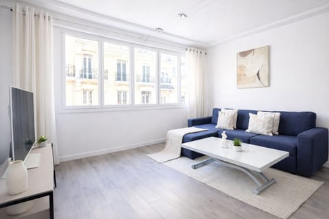 Apartment | Living area | Flat-screen TV