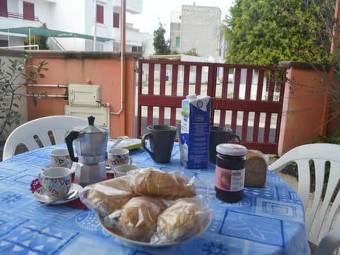 House, 2 Bedrooms, Smoking, Balcony | Dining room