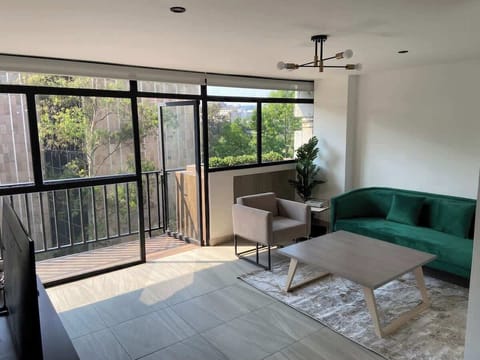 This 5th-floor apartment offers a modern, comfortable, and luminous space.