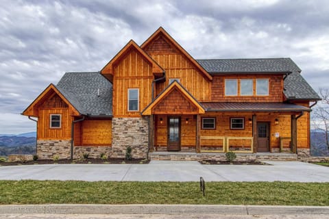 Welcome to Your Smoky Mountain Retreat, a cozy cabin getaway in Pigeon Forge ready for adventure, comfort, and memories.