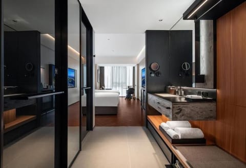 Twin Room, Non Smoking, Housekeeping | Premium bedding, down comforters, memory foam beds, free minibar