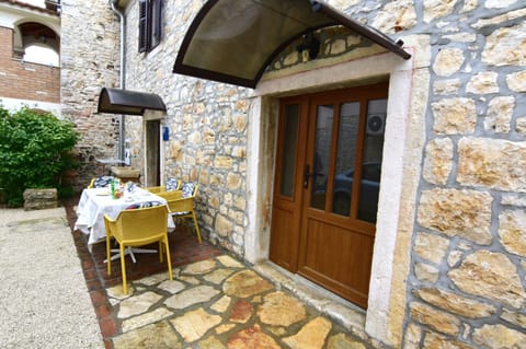Apartment, 1 Bedroom, Smoking, Patio | Outdoor dining
