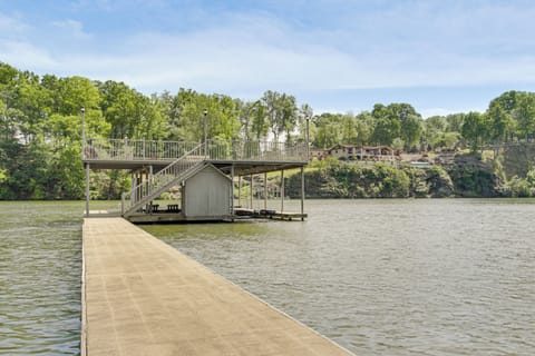 Florence Vacation Rental | 4BR | 3BA | 1,700 Sq Ft