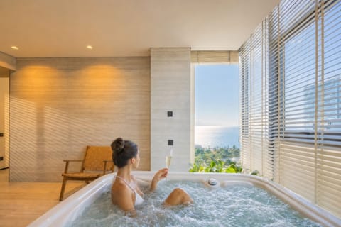 Presidential Suite, Sea View | Deep soaking bathtub