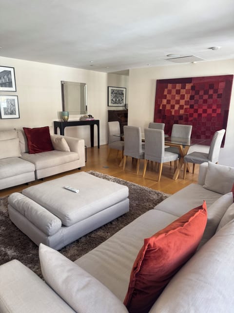 Lounge with sofas for entertaining and smart TV (First floor)