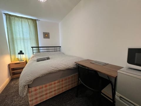 Deluxe Double Room, Private Bathroom | Desk, WiFi (free)
