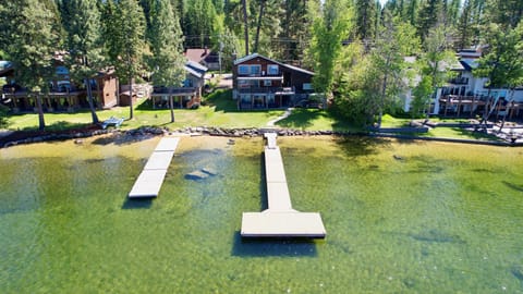 Crispin House on Payette Lake - private dock, hot tub, in McCall
