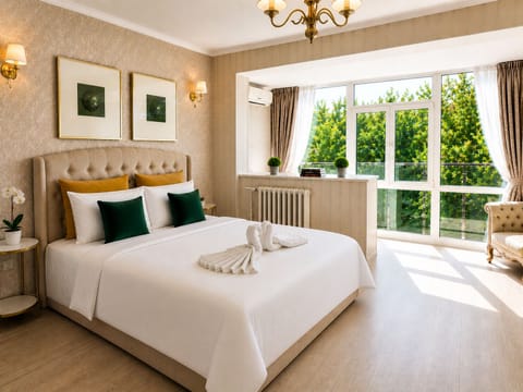 Panoramic Studio, Park View | Laptop workspace, blackout drapes, iron/ironing board, free WiFi