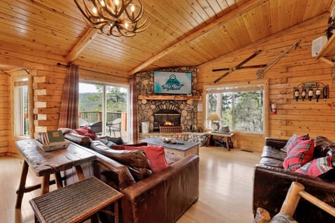 Curl up by the stone fireplace with vaulted wood ceilings overhead and a big-screen TV in view. Classic Big Bear cabin warmth with room for the whole group to kick back and unwind.