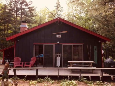 Exterior view of the front of the cabin.