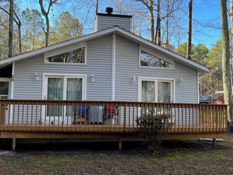 Charming Ocean Pines home in a quiet coastal community, just minutes to Ocean City beaches