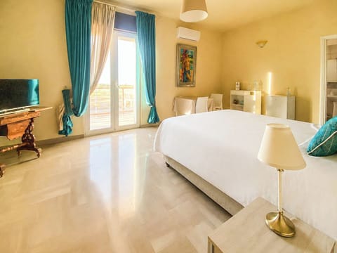 Room, Balcony, City View | Free WiFi