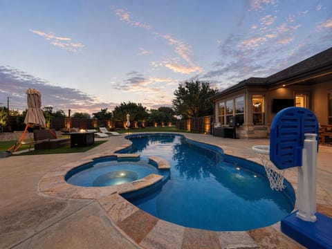 Heated jacuzzi/Pool Changes color 