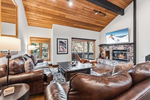 Living room: Smart TV, gas fireplace, balcony access, main floor
