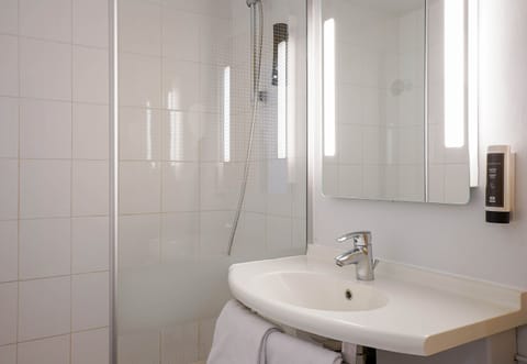 Shower, free toiletries, hair dryer, towels