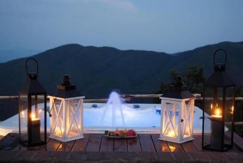 Outdoor spa tub
