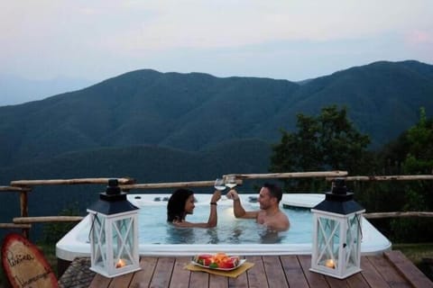Outdoor spa tub