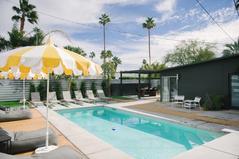Welcome to Electric Lady House Palm Springs - a luxurious getaway in an original