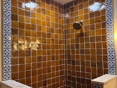 Premium Single Room, Non Smoking | Bathroom | Shower, hair dryer, towels, soap