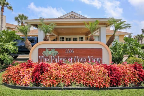 Condo (2 Bedrooms) | Property amenity