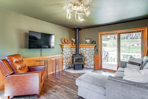 Lake George Vacation Rental | 2BR | 1BA | 900 Sq Ft