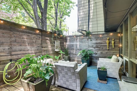 Houston Vacation Rental | 1BR | 1BA | 928 Sq Ft | Stairs Required