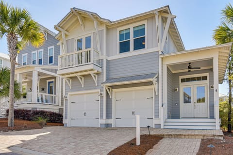 Exterior | 2-Story Home
