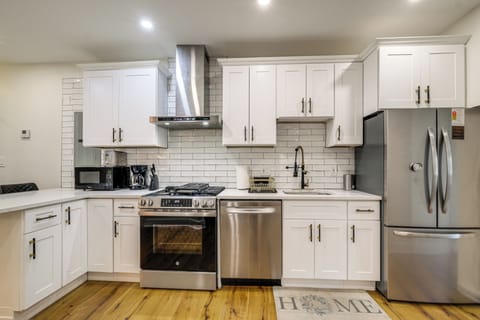 Washington D.C. Vacation Rental | 2BR | 1BA | 890 Sq Ft
