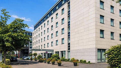 Hotel Exterior [summer]