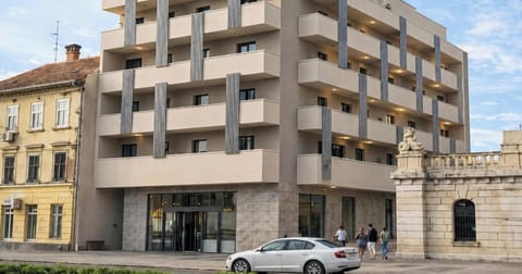 Hotel Exterior [summer]