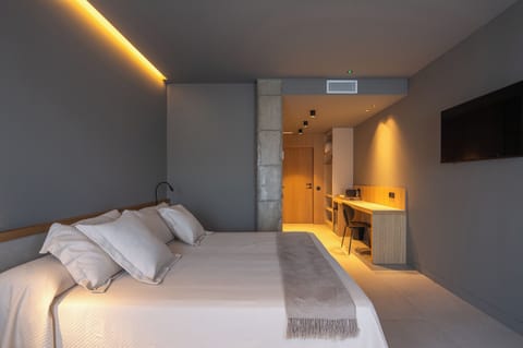 Premium Apartment, Garden View | Premium bedding, desk, laptop workspace, free WiFi