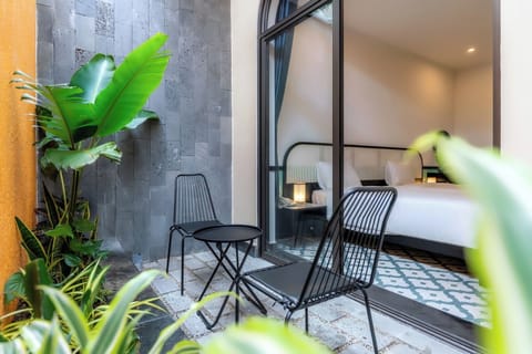 Premium Double or Twin Room, Garden View | In-room safe, desk, laptop workspace, soundproofing