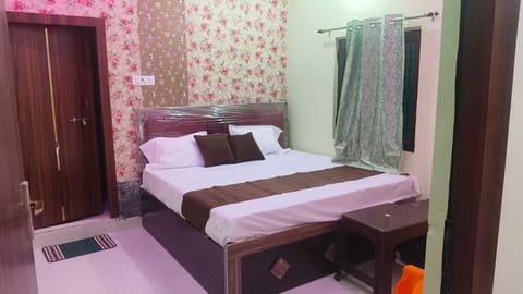 Deluxe Double Room | Free WiFi