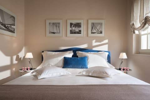 4 bedrooms, bed sheets