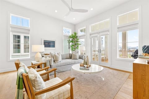 2nd Floor, Living Room