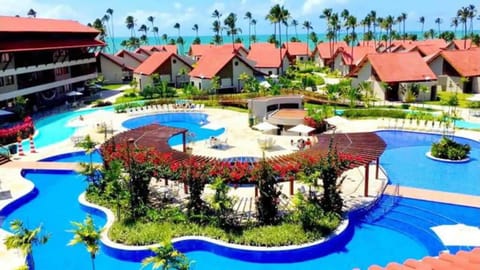 6 outdoor pools