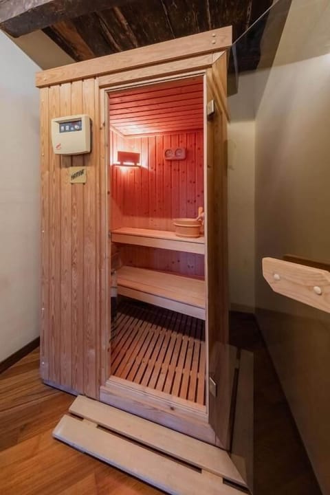 Superior Double Room, Balcony, Courtyard View | Sauna