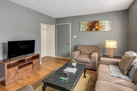 Apartment (3 Bedrooms) | Front of property