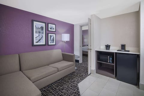 Suite, 1 Bedroom, Non Smoking | Premium bedding, pillowtop beds, desk, laptop workspace
