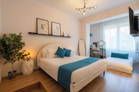 Comfort Triple Room | Desk, laptop workspace, free WiFi, bed sheets