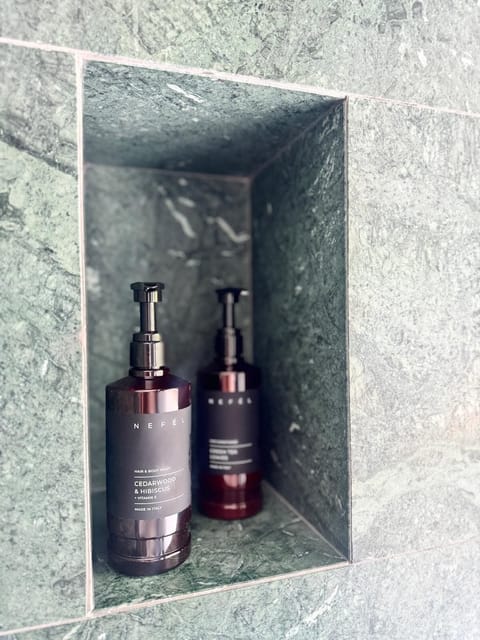 Junior Suite, Lake View (Veranda) | Bathroom | Shower, rainfall showerhead, hair dryer, slippers