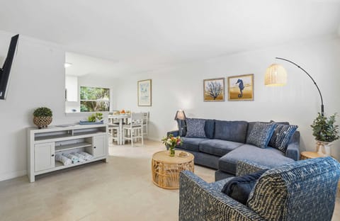 Your cozy Siesta Key retreat — relax, unwind, and settle into beach mode.