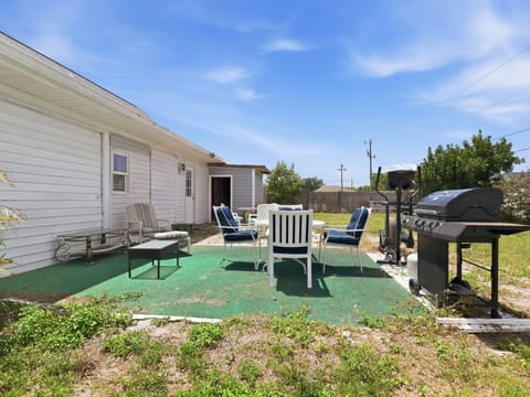 Backyard, Nature, Outdoors, Yard, Desk