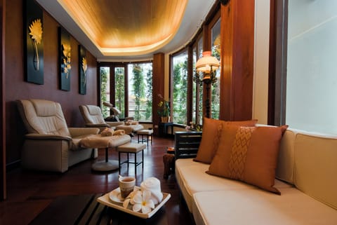 Body treatments, aromatherapy, body scrubs, facials, 2 treatment rooms