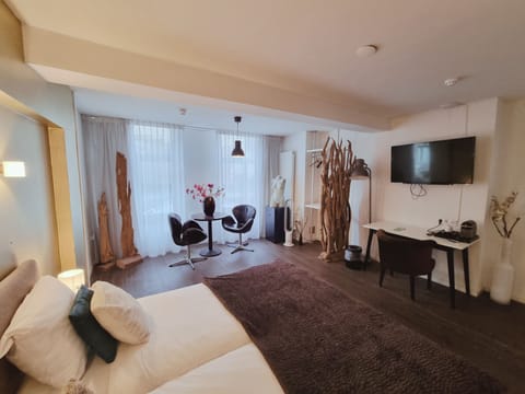 Deluxe Room | Premium bedding, in-room safe, desk, free WiFi