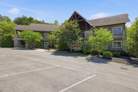 Welcome to Timber Lodge at Serenity Ridge! We're so excited to host you and your group. This building has a total of five private apartment-style units. There are two two-bedroom units and three one-bedroom units, also outfitted with king beds.