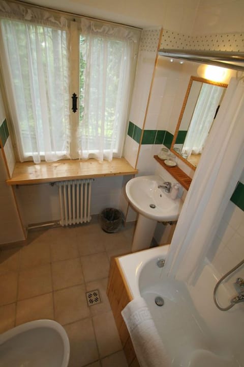 Superior Double Room, Balcony, Mountain View | Bathroom | Free toiletries, hair dryer, towels